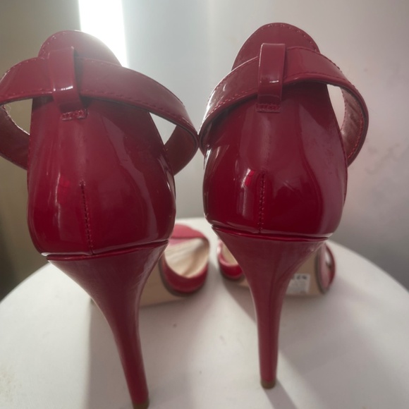 Red - Picture 3 of 5